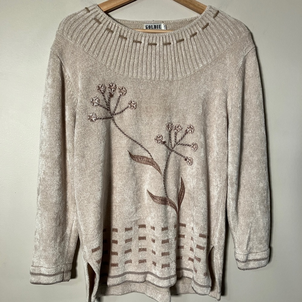 Vintage sweater chenille tan floral embroidery appliqué women’s size M
